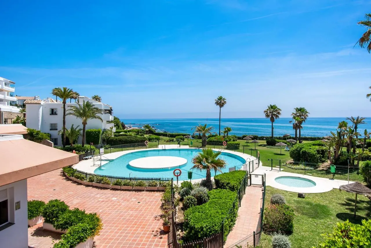 Frontline Beach Apartment Miraflores Sitio de Calahonda 0*,  إسبانيا