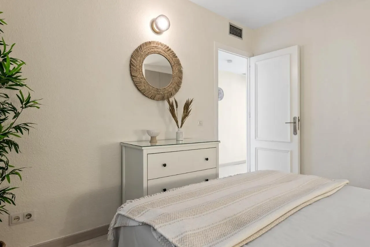 Frontline Beach Apartment Miraflores Sitio de Calahonda 0*,